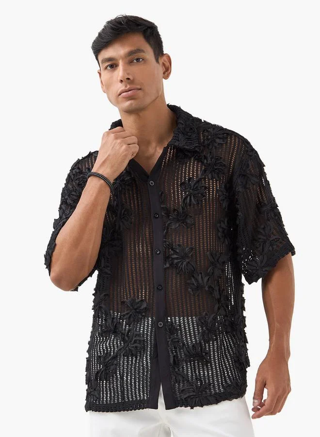 ايكونيك قميص شفاف مطرز بالزهور بقصة عادية وأكمام قصيرة