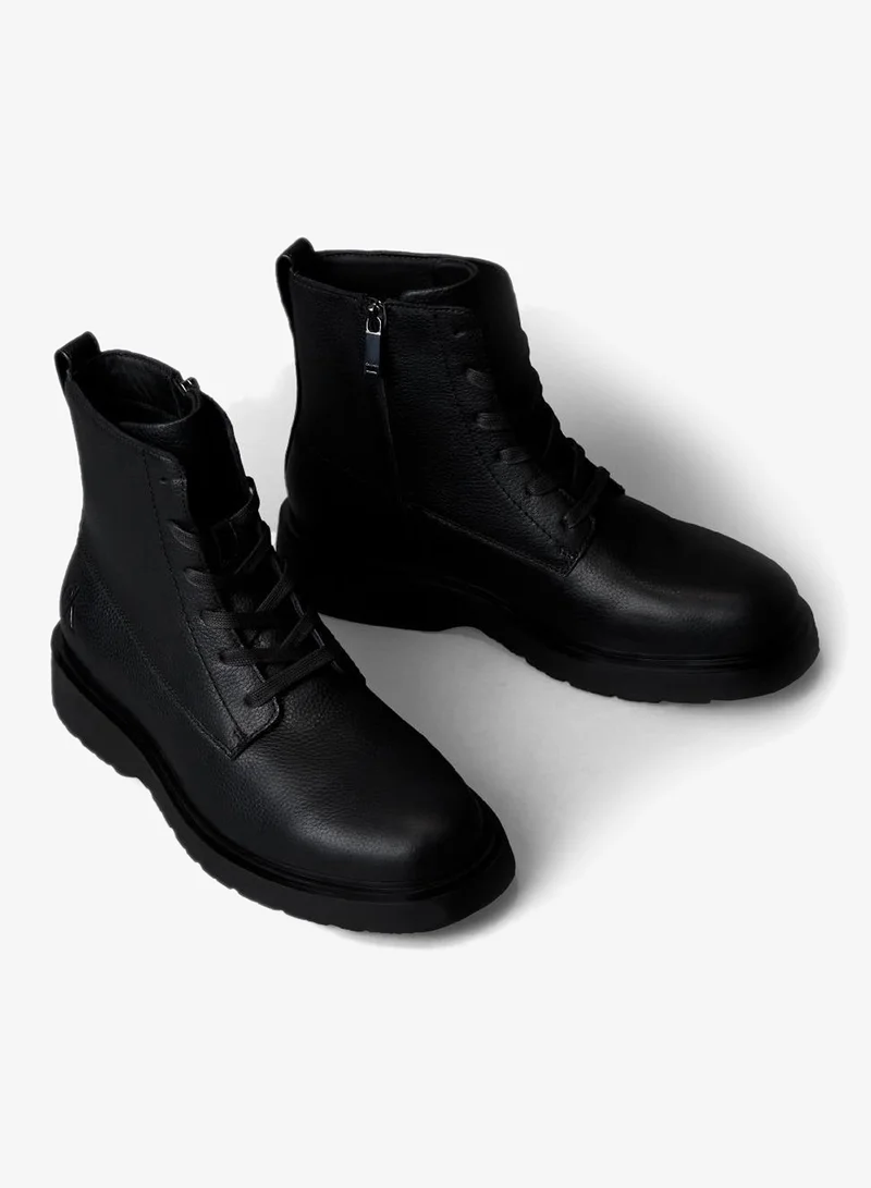 كالفن كلاين جينز حذاء بوت بسحّاب ورباط