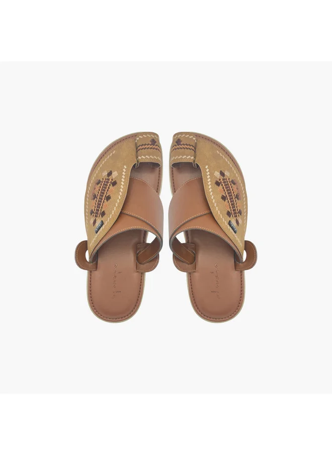 الواحة Men's Textured Slip-On Arabic Sandals with Toe Loop Detail