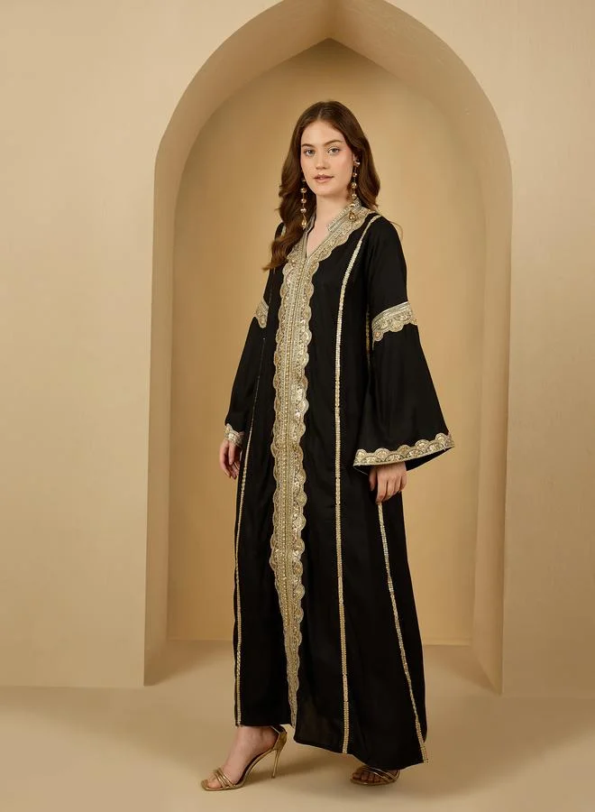 Amirah Amirah Embroidered Lace Trim V Neck Jalabiya