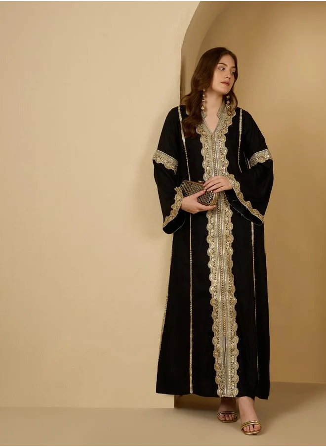 Amirah Amirah Embroidered Lace Trim V Neck Jalabiya