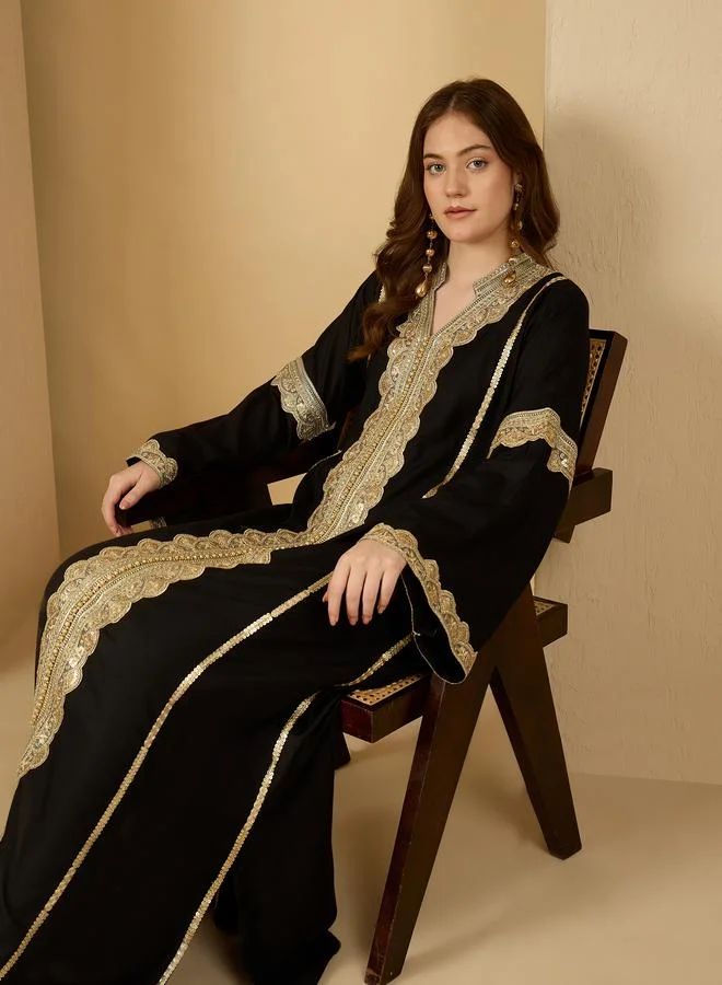 Amirah Amirah Embroidered Lace Trim V Neck Jalabiya
