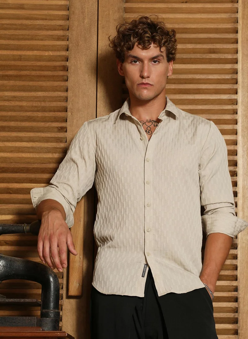 كامبوس سوترا قميص رجالي بيج مريح بأزرار وياقة ممتدة وأكمام طويلة