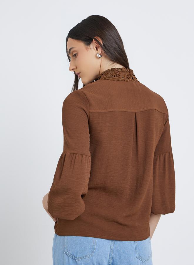 ستايلي قميص بقصة مريحة وتفاصيل ياقة دانتيل وأزرار - Image 5