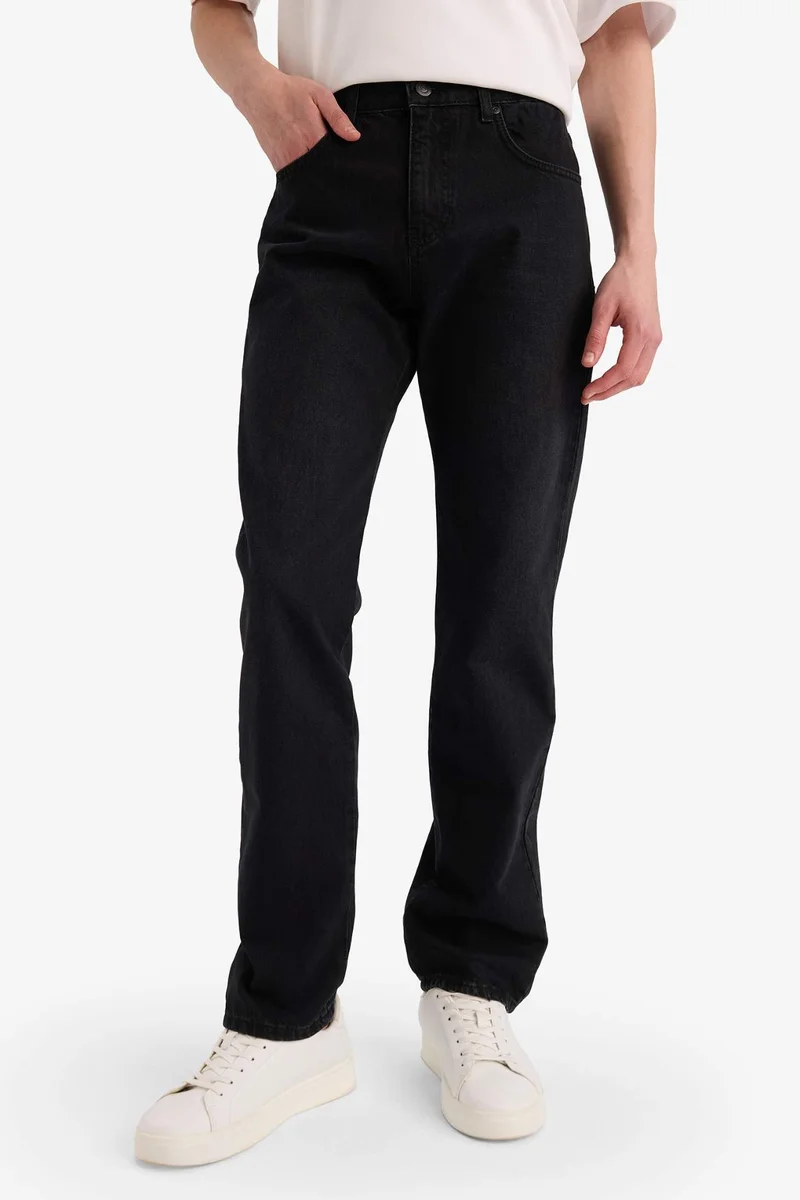 ديفاكتو Straight Fit Regular Hem Trousers