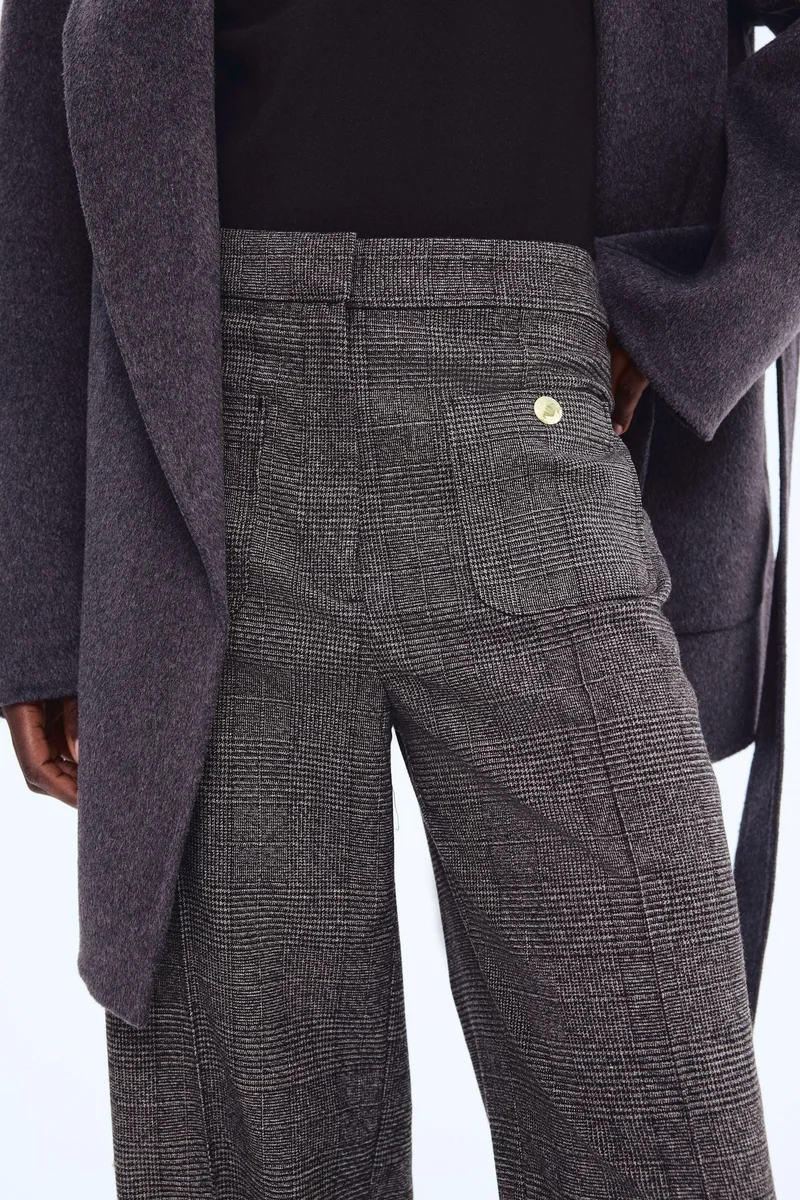 اتش اند ام بنطلون بثنية على الساق