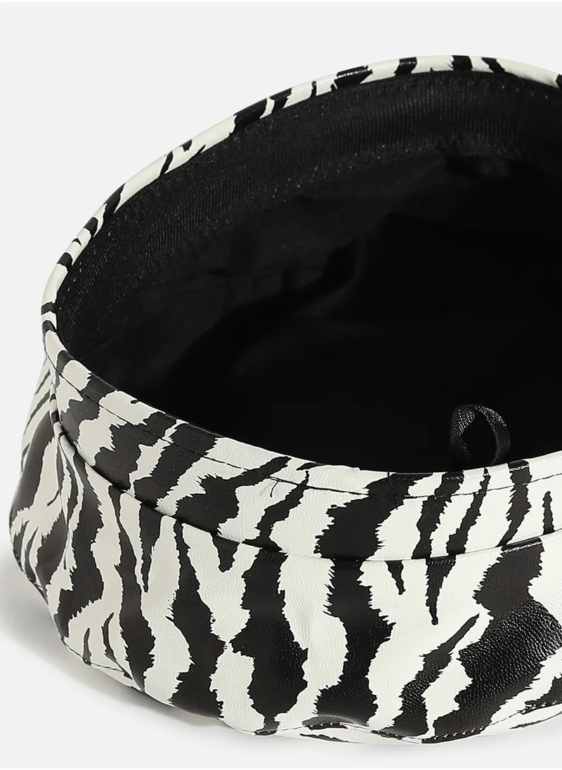 صوص هاوت Black & White Textured Vegan Leather Beret Hat
