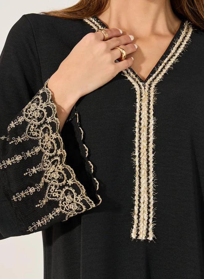 ستايلي جلابية A-Line بياقة V مزينة بالدانتيل