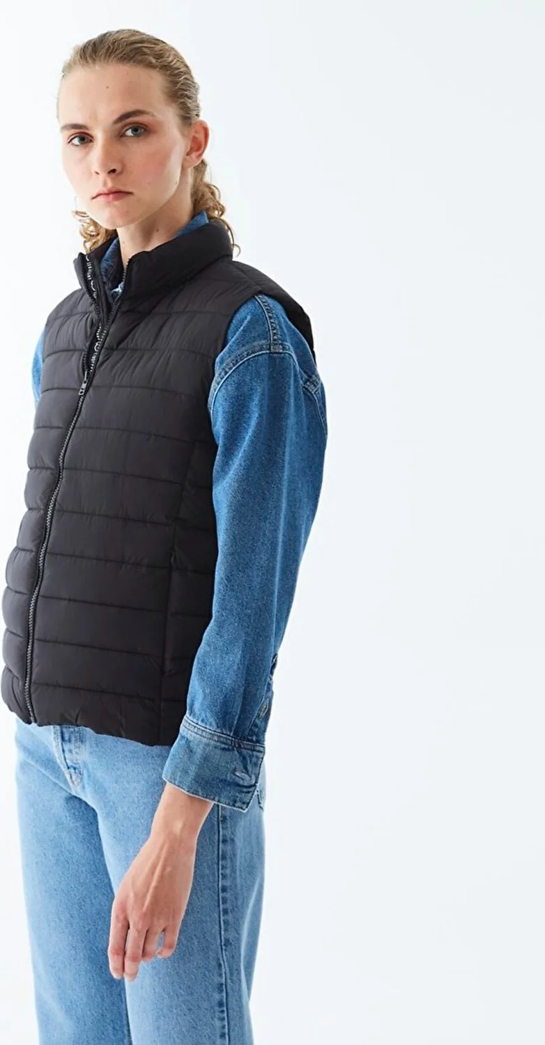 ال تي بي Women's Black Vest
