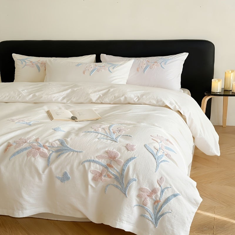 3pcs Set: 120g High-Quality Washed Natural Crinkle Fabric, Breathable, Soft, and Comfortable, with Exquisite Three-Dimensional Embroidered Floral Duvet Cover (1 Duvet Cover + 2 Pillowcases, Inserts Not Included). Lady-Like Elegant Decorative Bedding - Image 1