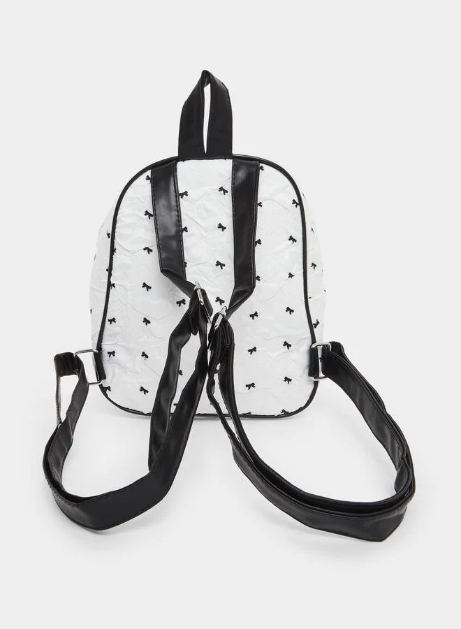 ستايلي شنطة ظهر صغيرة بيضاء بطبعة فيونكة وسحاب