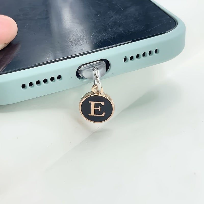غطاء غبار أسود دائري لحروف A Z لهواتف Type C و IOS، سحر زخرفي معدني - Image 4