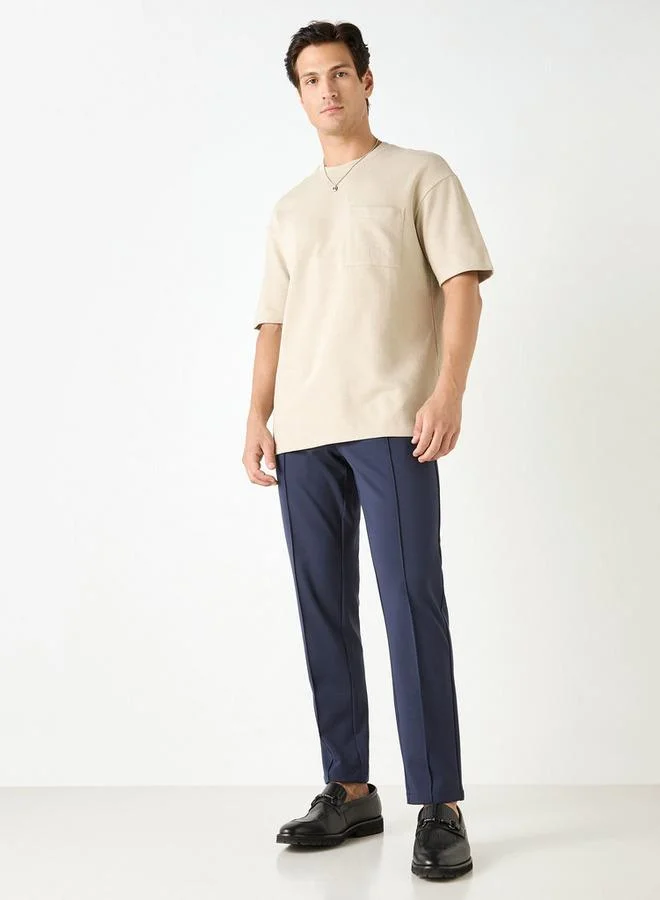 ايكونيك تيشيرت بارز الملمس بأكمام قصيرة وجيب على الصدر من أيكونيك