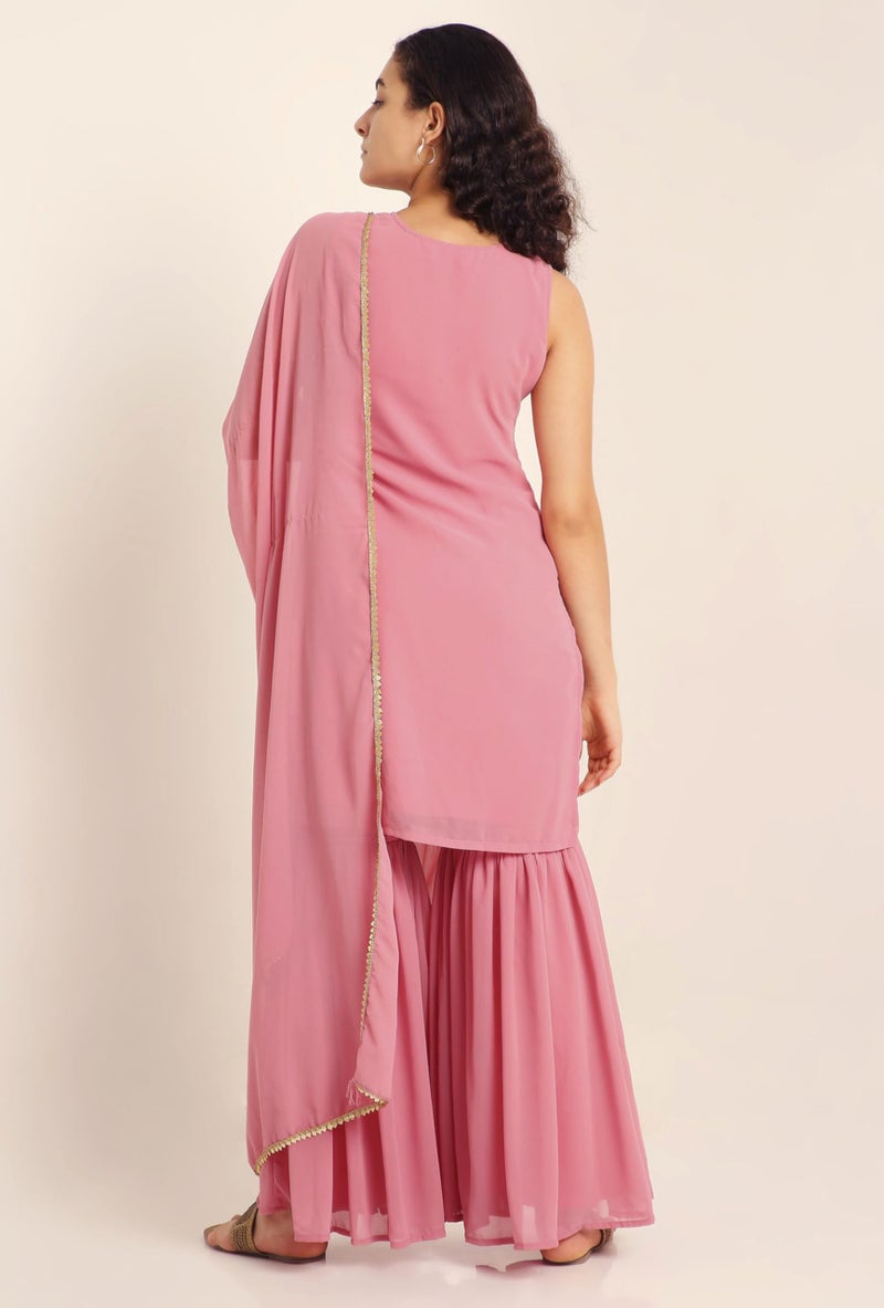 Shopping Queen شوپينج كوين - طقم كورتا شارارا مطرزة من جورجيت للنساء مع دوباتا (A510_Flamingo Pink_S) - Image 2