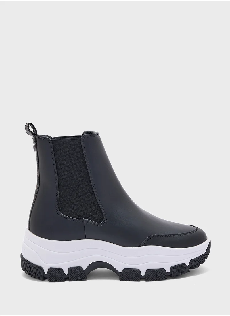 GUESS Besona Ankle Boots