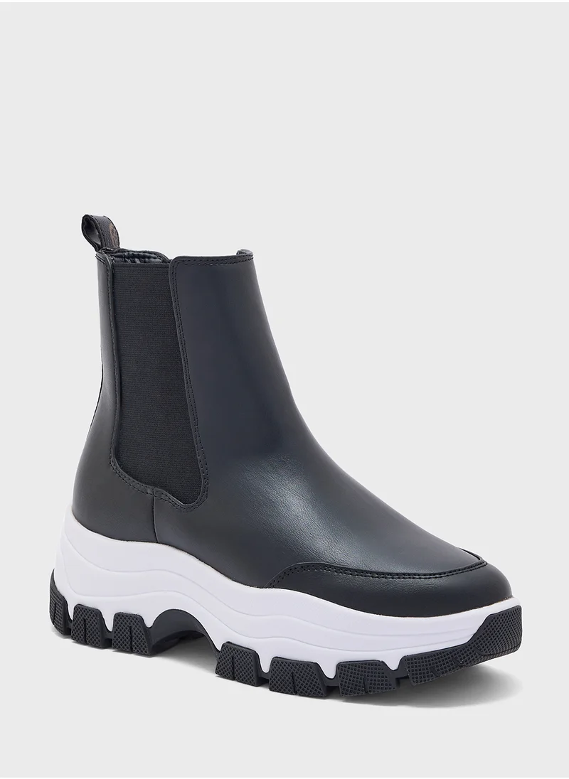 GUESS Besona Ankle Boots
