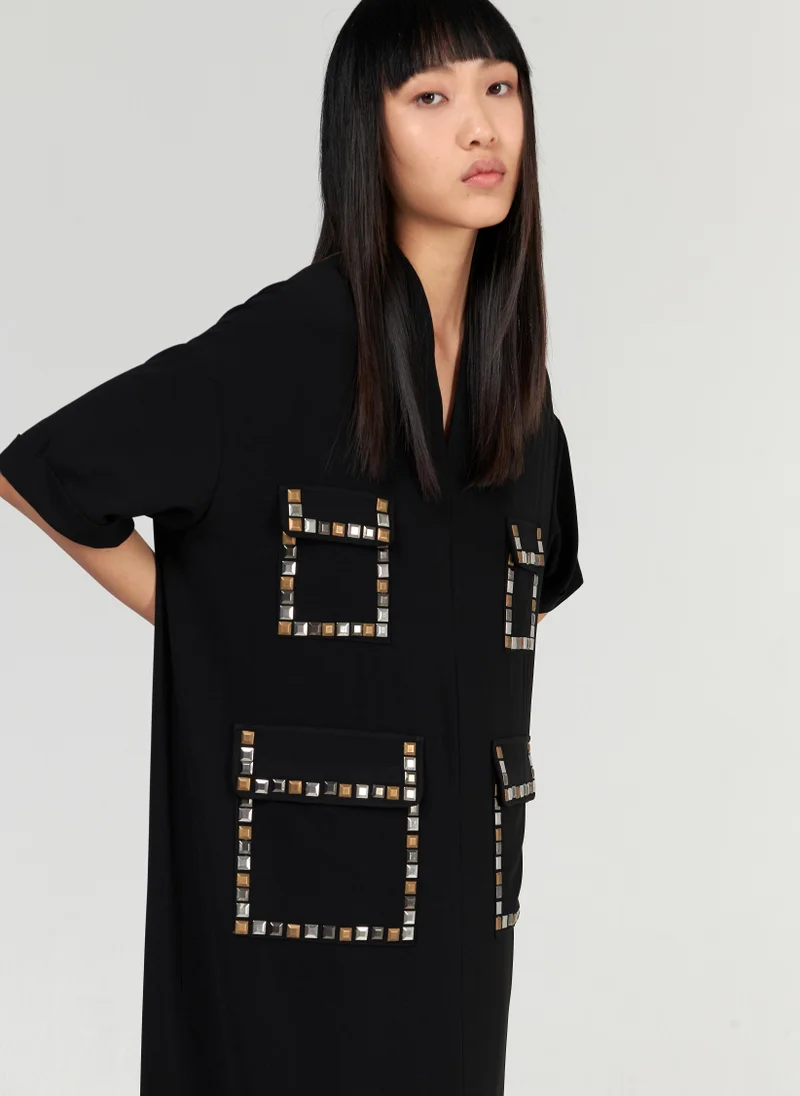 ليم قفطان مزود بجيوب مزينة بتفاصيل معدنية