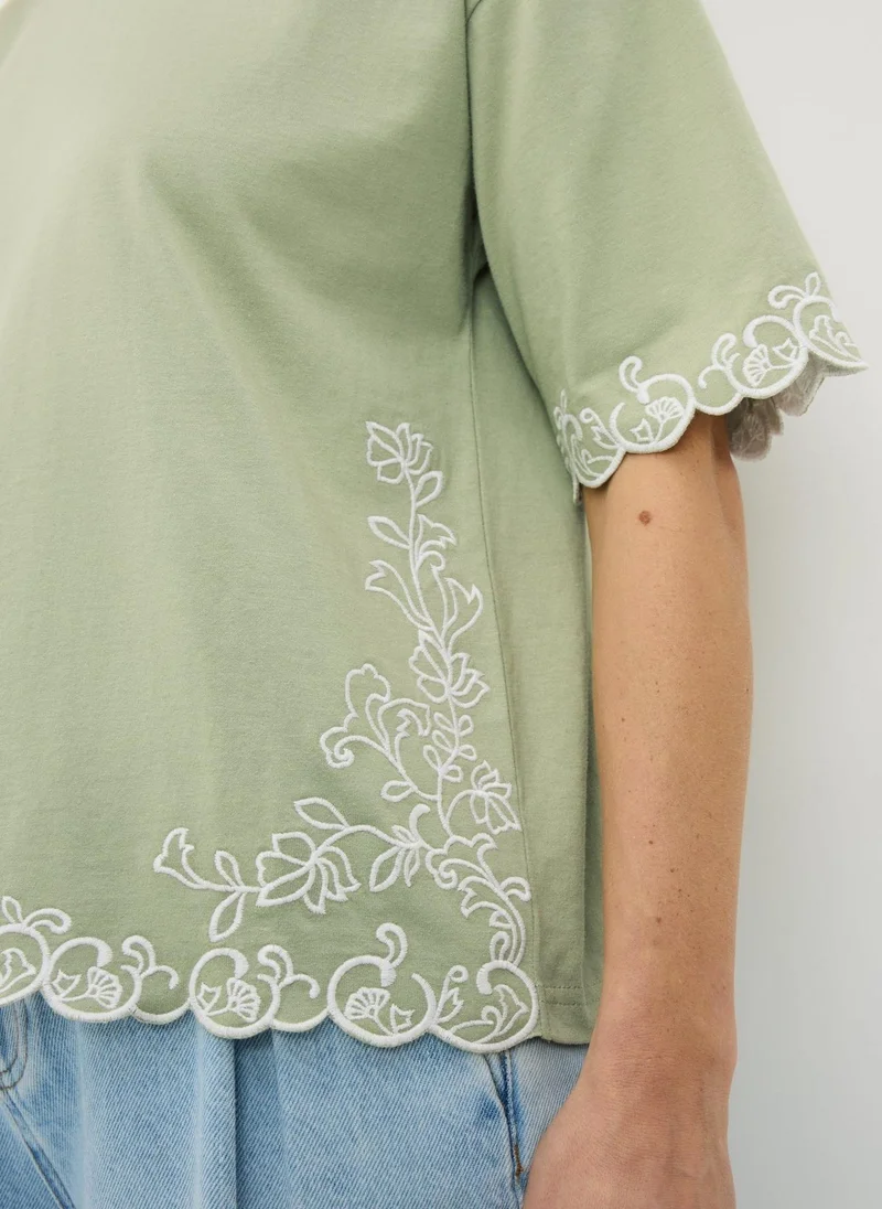 ماتلان Sage Green Embroidered Boxy T-Shirt