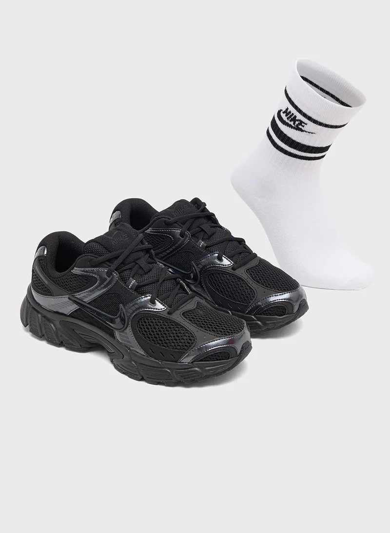 Nike nike shoes & socks combo