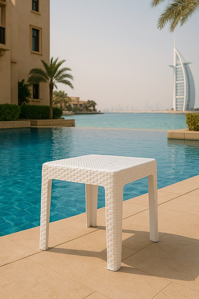 ماركولو طقم كراسي استرخاء خارجي من 3 قطع – 2 كراسي استرخاء + 1 طاولة جانبية – مقاوم للأشعة فوق البنفسجية والعوامل الجوية – بلاستيك فاخر مقوى بالألياف الزجاجية (أبيض، 176×73×74 سم) - Image 5