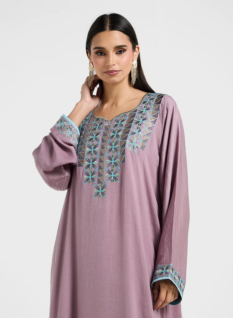 هيا كلوزيت Embroidered Jalabiya with Belt