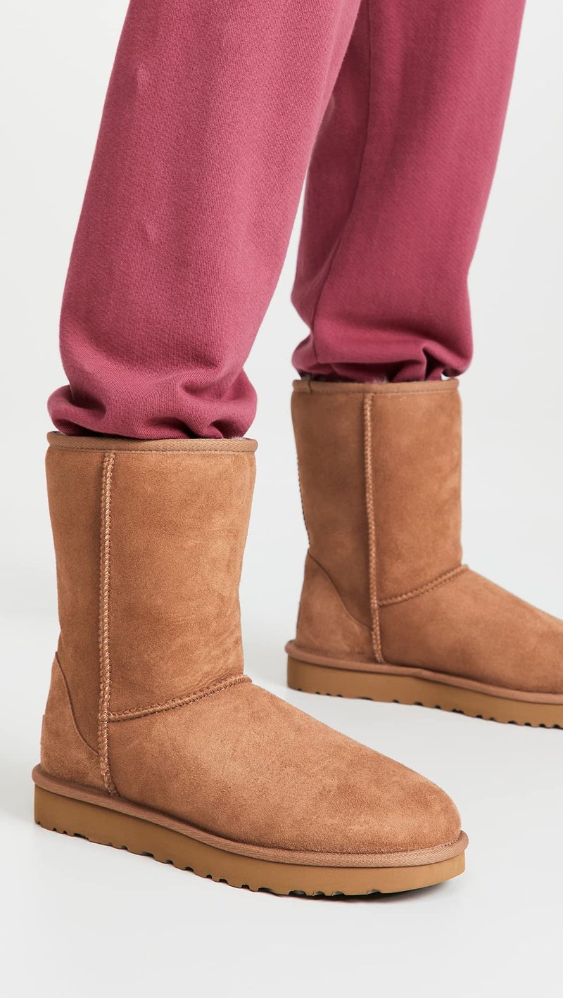 UGG حذاء UGG النسائي الكلاسيكي القصير II، كستنائي، 07 - Image 3