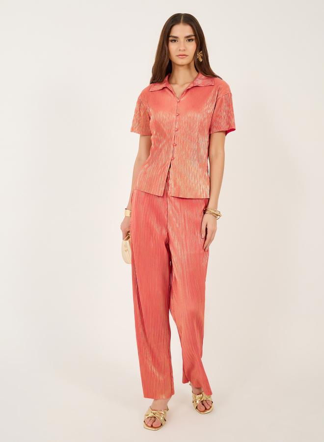 ستايلي طقم منسق من قميص بأكمام قصيرة وبنطال بتفاصيل بليسيه - Image 2