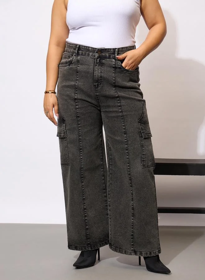 ساسافراس جينز كارجو بمقاس كبير وتفاصيل مشطوفة