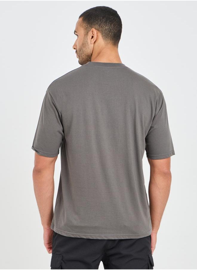 Styli Styli Oversized Slogan Print Detail T-Shirt  - Image 4