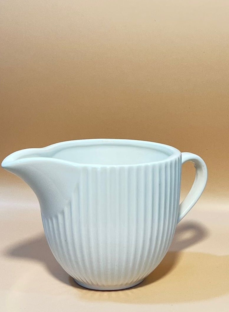 انيه بيضاء صغيره وأنيقه، كلاسيكيه مثاليه لتقديم الحليب مع الشاي أو القهوة. - Image 2