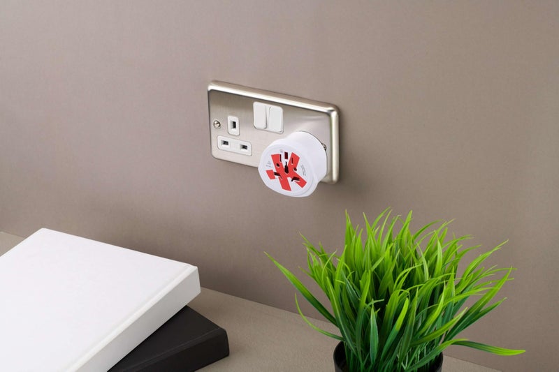 SKROSS Travel Adapter World-to-UK Earthed - Image 5