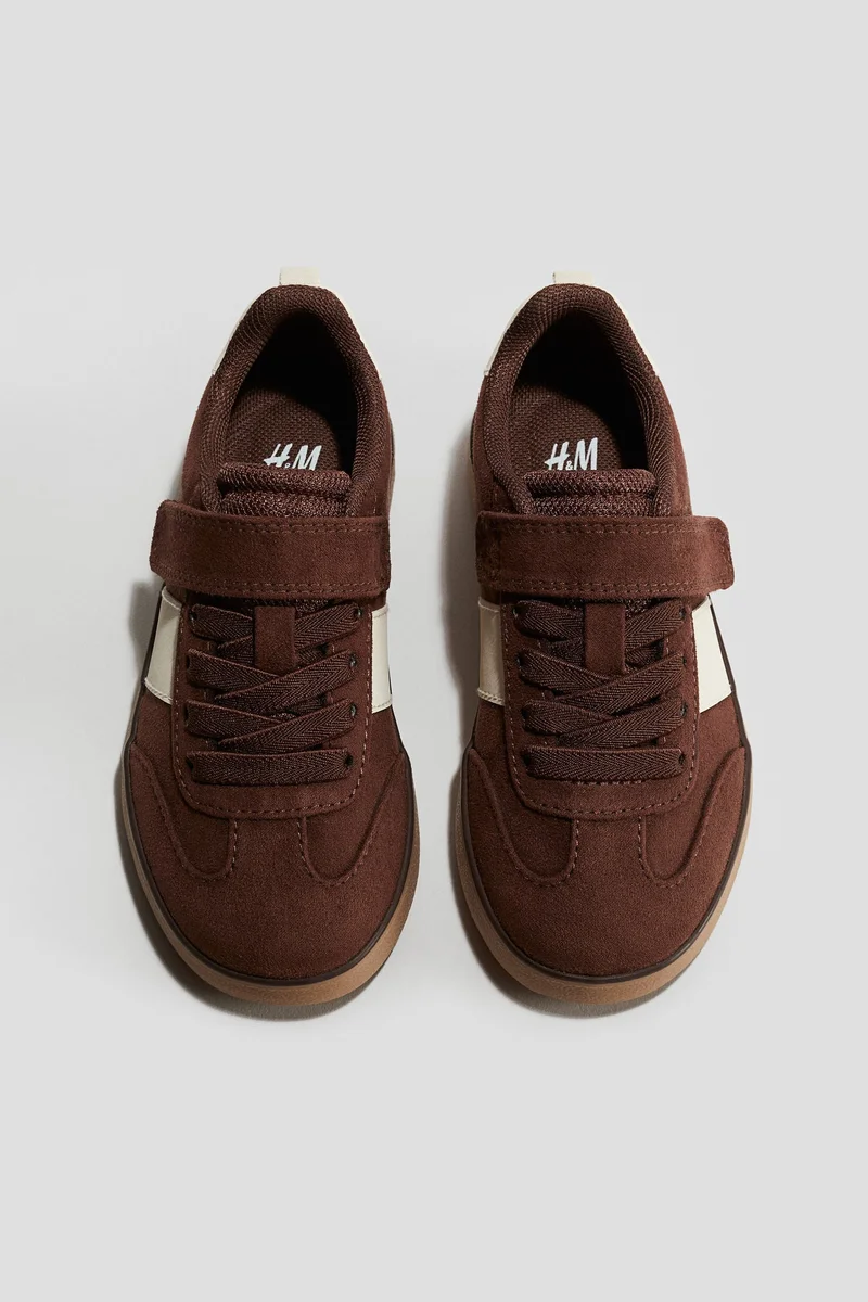 اتش اند ام حذاء رياضي