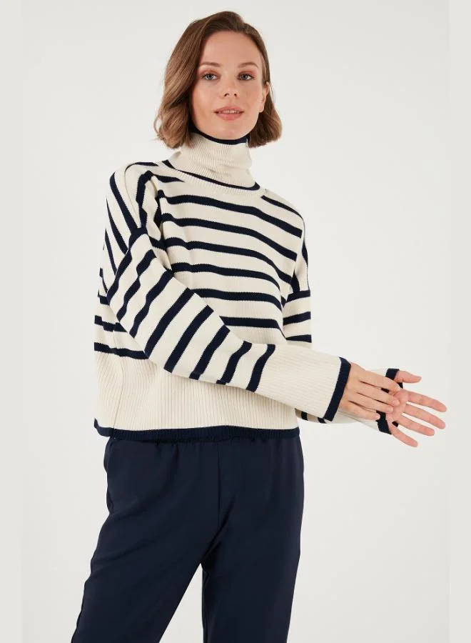 ليلا ليلا سترة صوفية محبوكة مخططة بياقة مدورة من الأكريليك للنساء