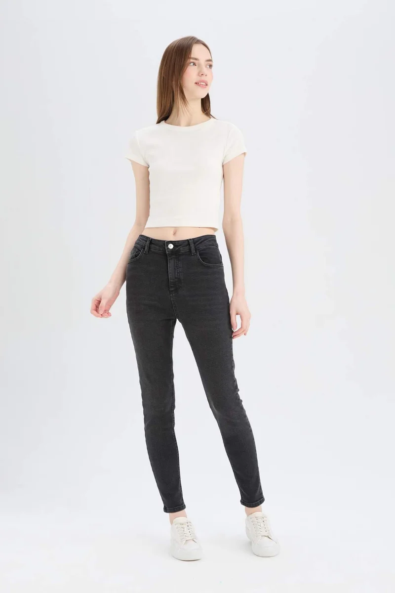 ديفاكتو Skinny Fit High Waist Straight Leg Long Jeans