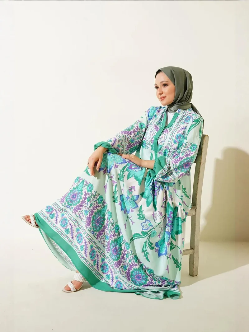 بيغ دارت فستان ماكسي بياقة على شكل حرف  بنقوش