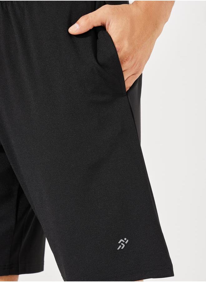 Styli - طقم بدلة رياضية للياقة البدنية مكون من تي شيرت وشورت - Image 1