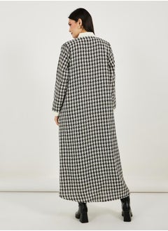 Styli Front Open Tweed Abaya with Contrast Cuff  - Image 5