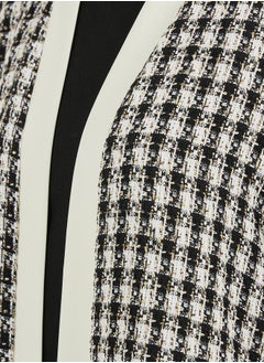 Styli Front Open Tweed Abaya with Contrast Cuff  - Image 4