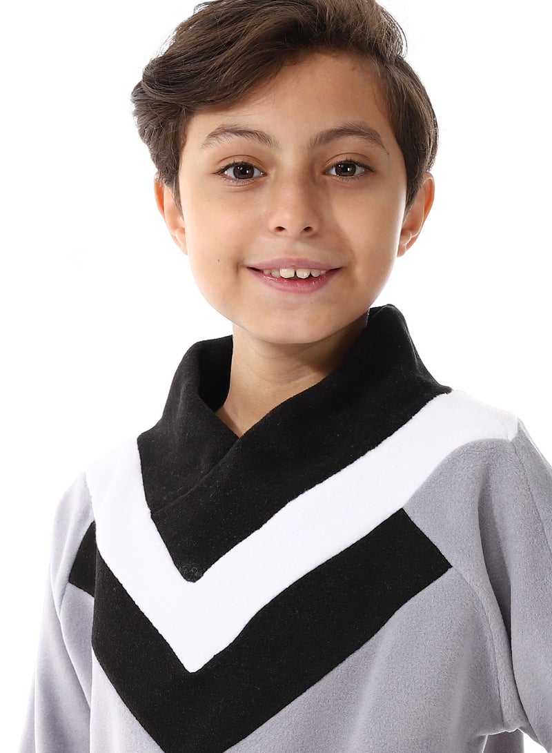 سيزار سويت شيرت أولادي قطيفة مزود قصات علي الرقبة - Image 3