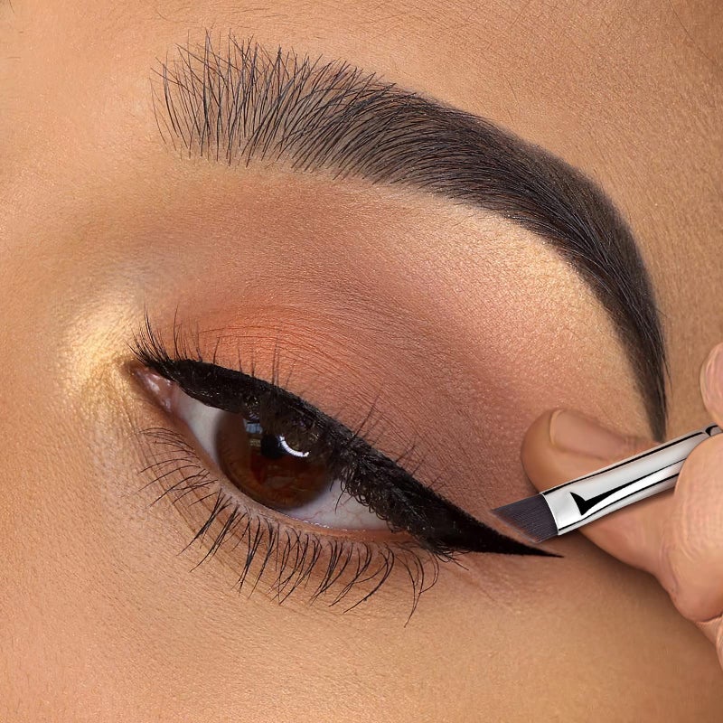 EIGSHOW Eyeliner Brush Fine Angled - PRO Precision Gel Eye Liner Makeup Brush -Ultra Thin Slanted Flat Angle - Premium Cruelty Free Synthetic Bristles (E835) - Image 4