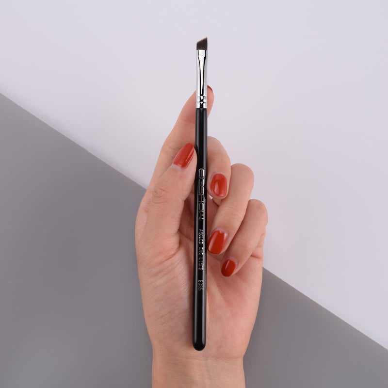 EIGSHOW Eyeliner Brush Fine Angled - PRO Precision Gel Eye Liner Makeup Brush -Ultra Thin Slanted Flat Angle - Premium Cruelty Free Synthetic Bristles (E835) - Image 3