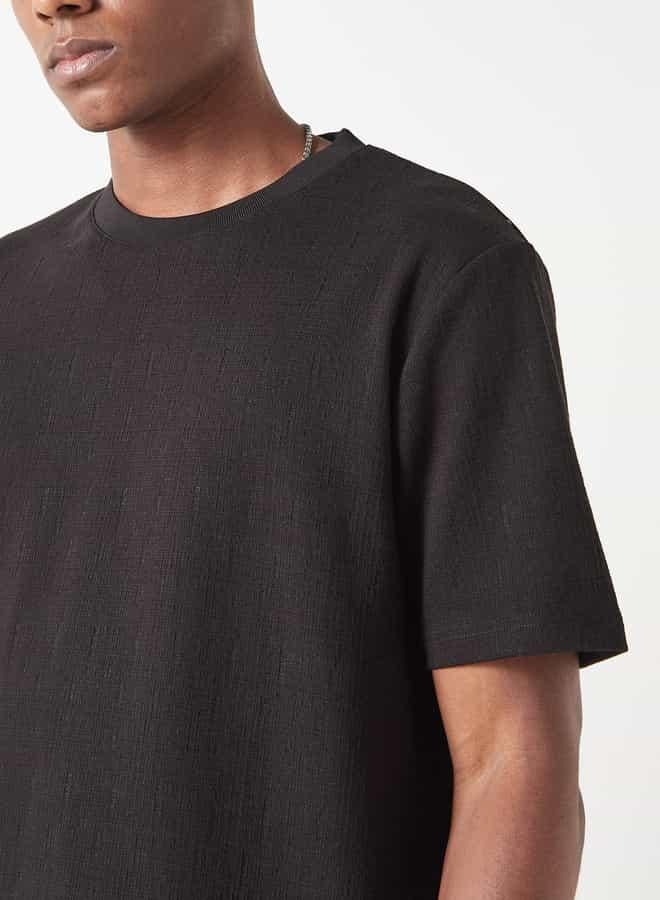 ايكونيك تيشيرت بارز الملمس بأكمام قصيرة من آيكونيك - Image 4