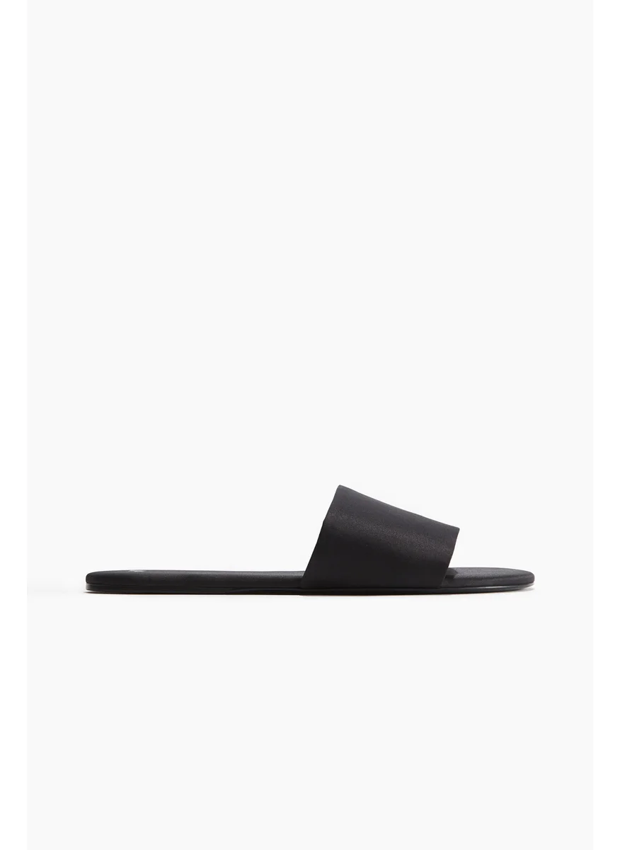 اتش اند ام Sandals