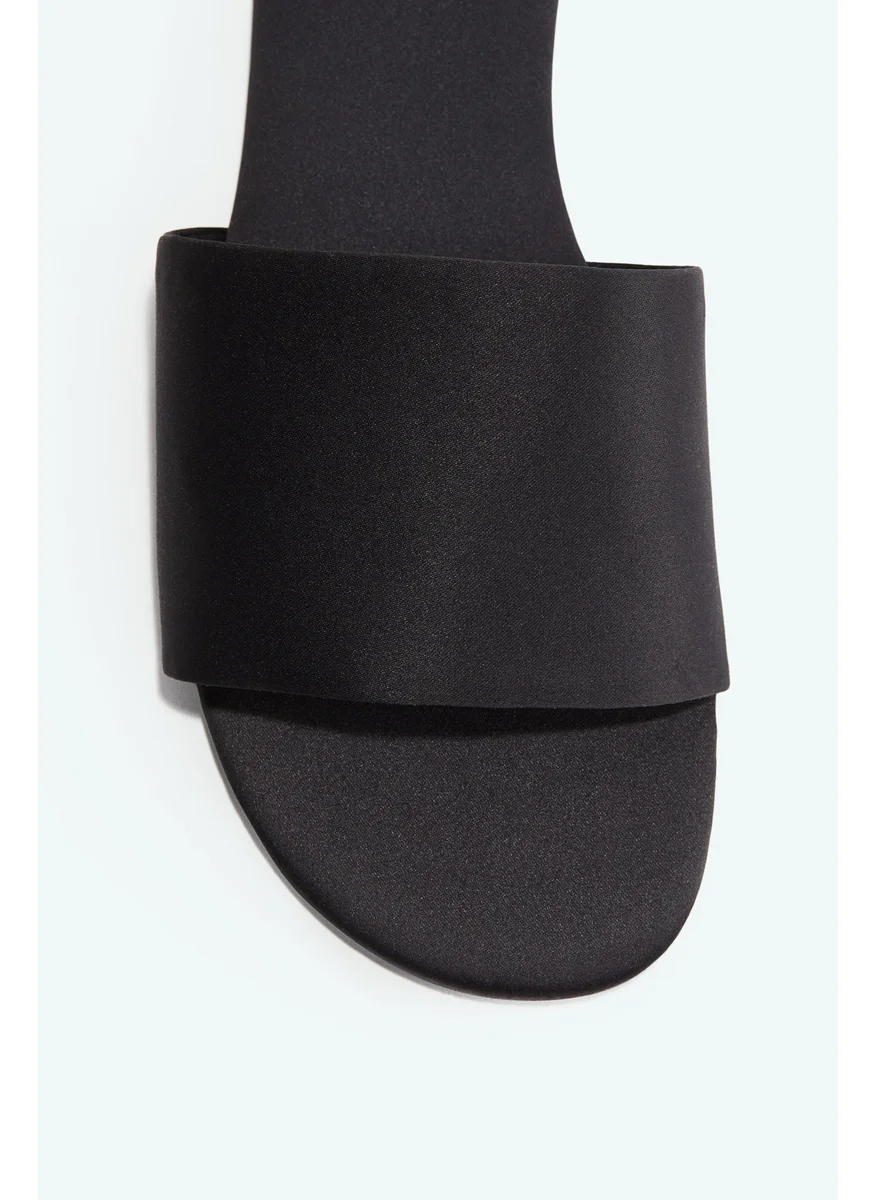اتش اند ام Sandals