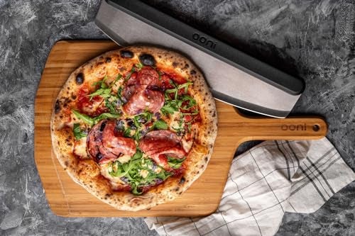 ooni مقلاة بيتزا خشبية بامبو 12 بوصة من أوني - ملعقة بيتزا 12 بوصة، لوح تقطيع بيتزا خشبي، ملحقات فرن البيتزا - Image 3