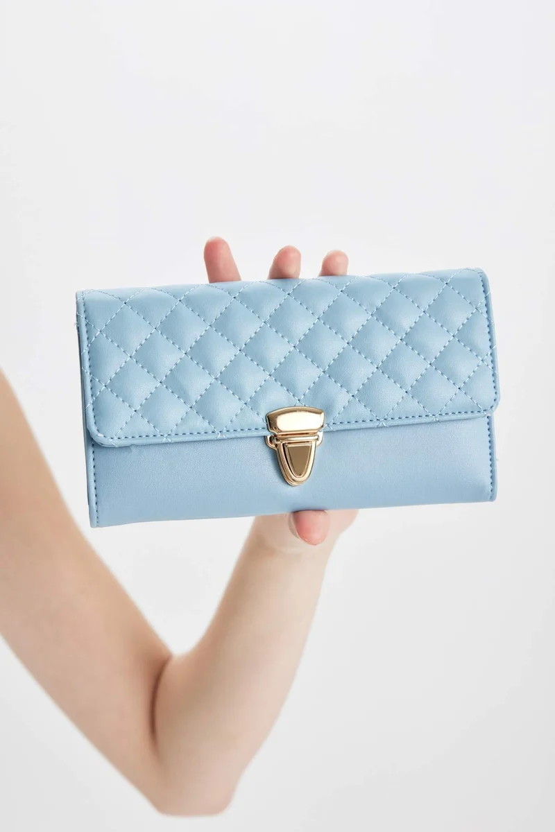 ديفاكتو Woman Quilted Faux Leather Wallet
