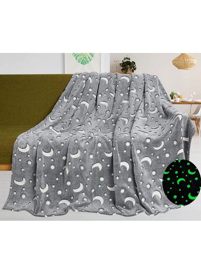FunBlast بطانيات للأطفال_بطانية تتلألأ في الظلام بطباعة كرتونية بطانيات خفيفة الوزن ناعمة مريحة لجميع الأجواء للأطفال من 1 إلى 10 سنوات (رمادي) (نجوم وقمر بوليستر) - Image 1