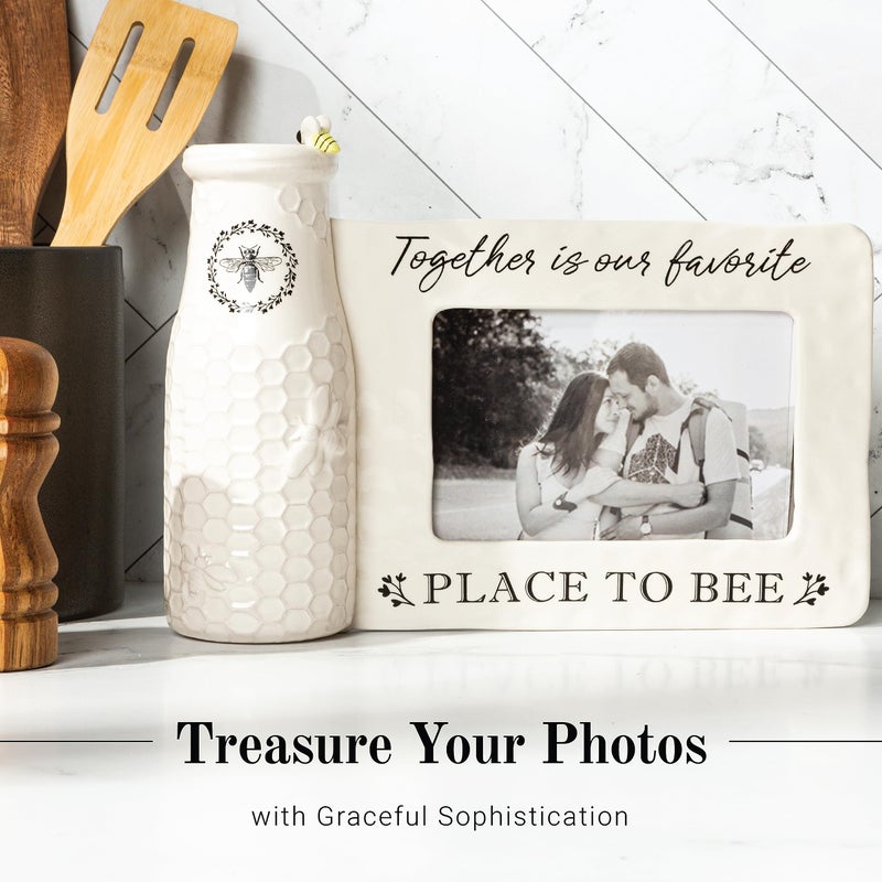 Young's Inc. Ceramic Bee Vase مع إطار الصور - ديكور المزرعة - ديكورات ريفية للمنزل - 11 W × 8 ساعات لمدة 4 × 6 صورة - Image 4