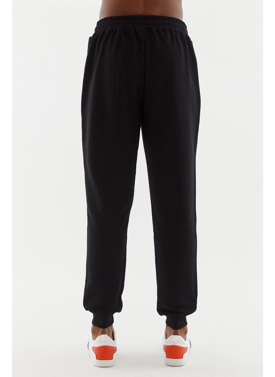 UNITED COLORS OF BENETTON Men's Jogger Pants  - Image 4