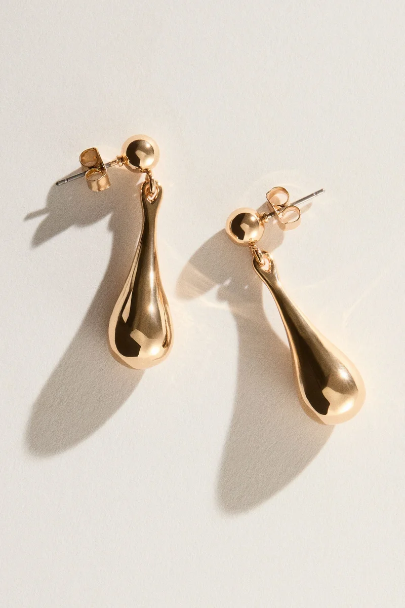 Drop-shaped pendant earrings